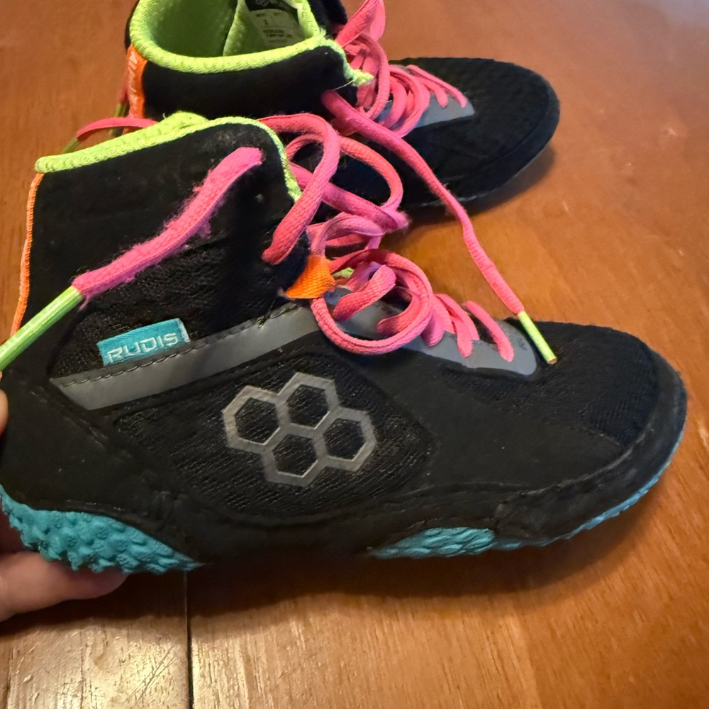 Rudis Kids High-Top Sneakers - Black and Pink